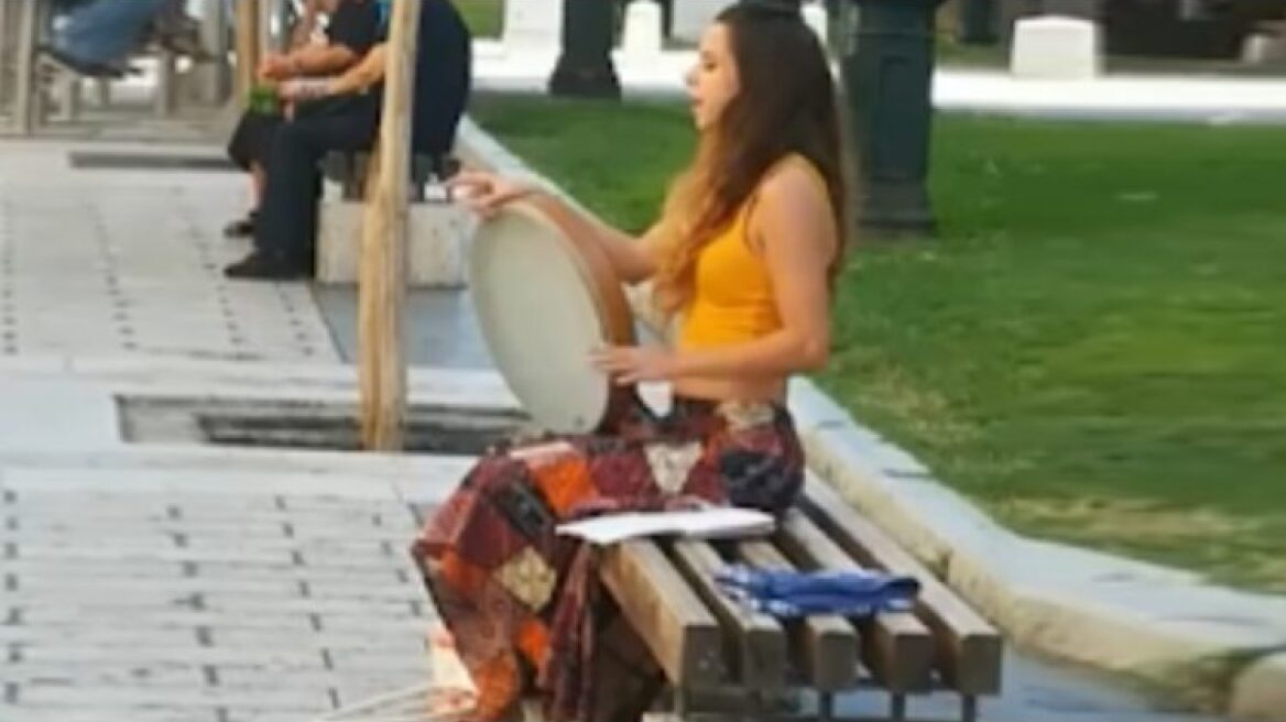 Θεσσαλονίκη: Συνέλαβαν μουσικό του δρόμου για «επαιτεία»