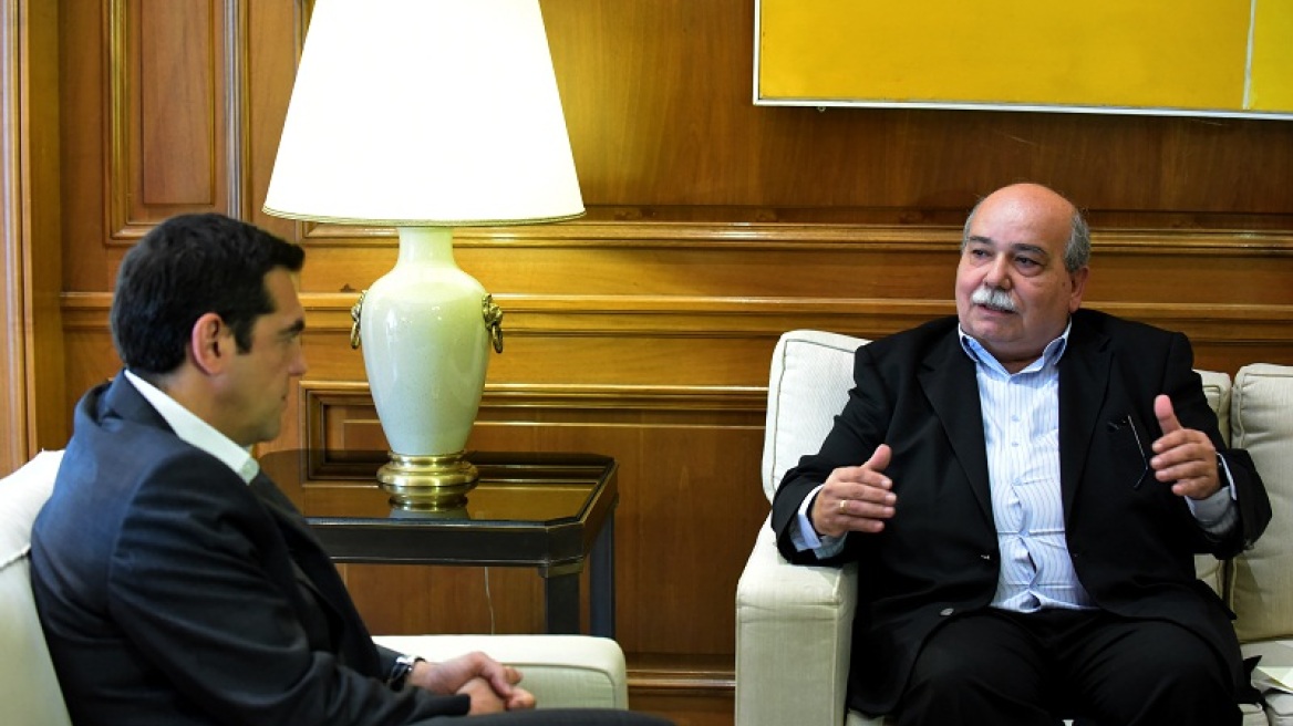 Ο Βούτσης θα παραδώσει στον Τσίπρα τους τέσσερις τόμους του Φακέλου της Κύπρου