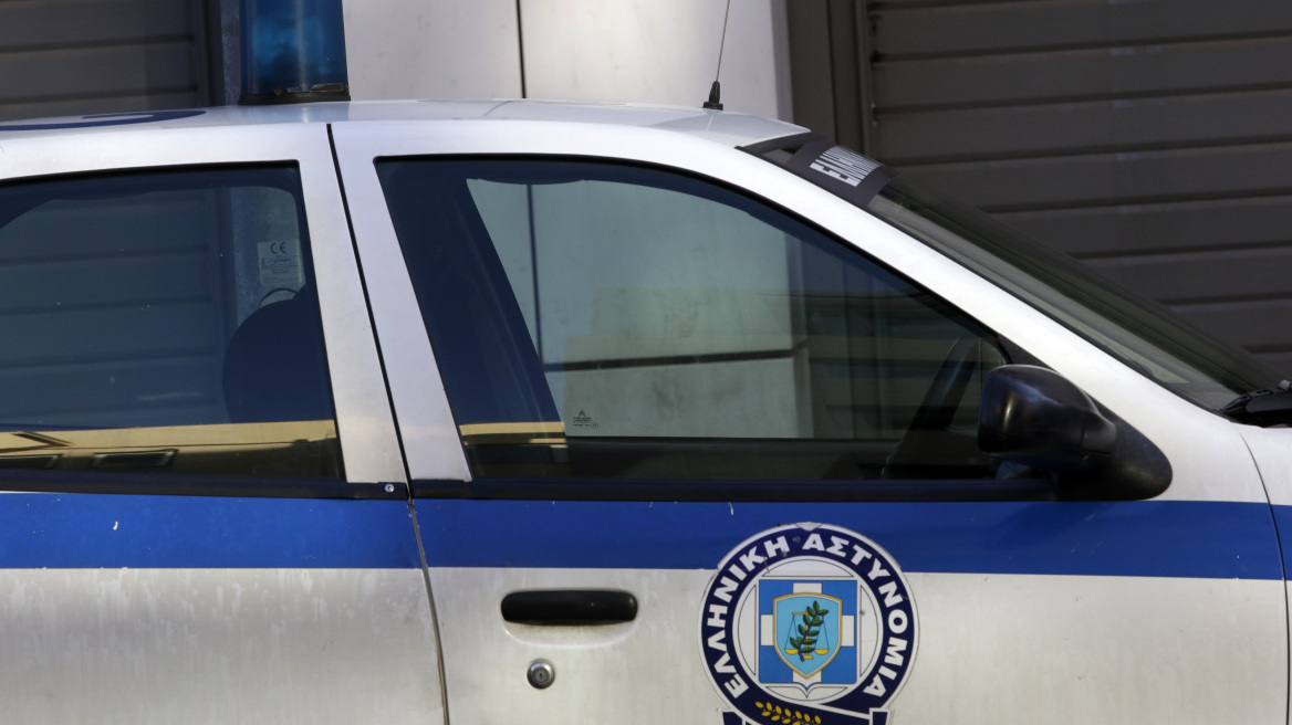 Πιτσιρίκια ξάφριζαν ρούχα από κατάστημα στο Ηράκλειο