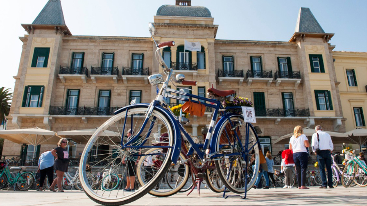 Οι Σπέτσες για 5η χρονιά στους vintage ρυθμούς του Tweed Run 