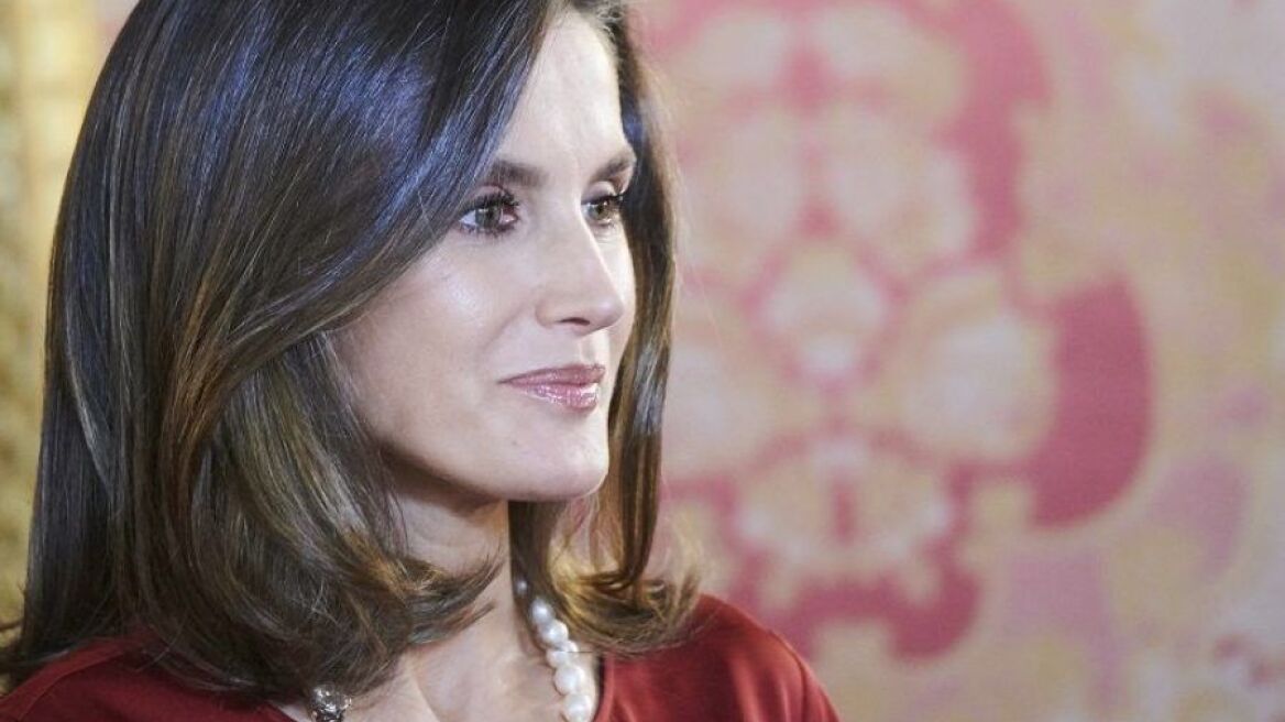 H βασίλισσα Λετίσια φόρεσε τη φούστα που πρέπει όλες να αποκτήσουμε αυτή τη σεζόν