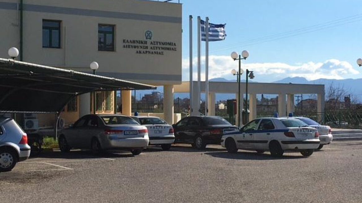 Πέταξαν ναρκωτικά στο Αστυνομικό Μέγαρο Αγρινίου