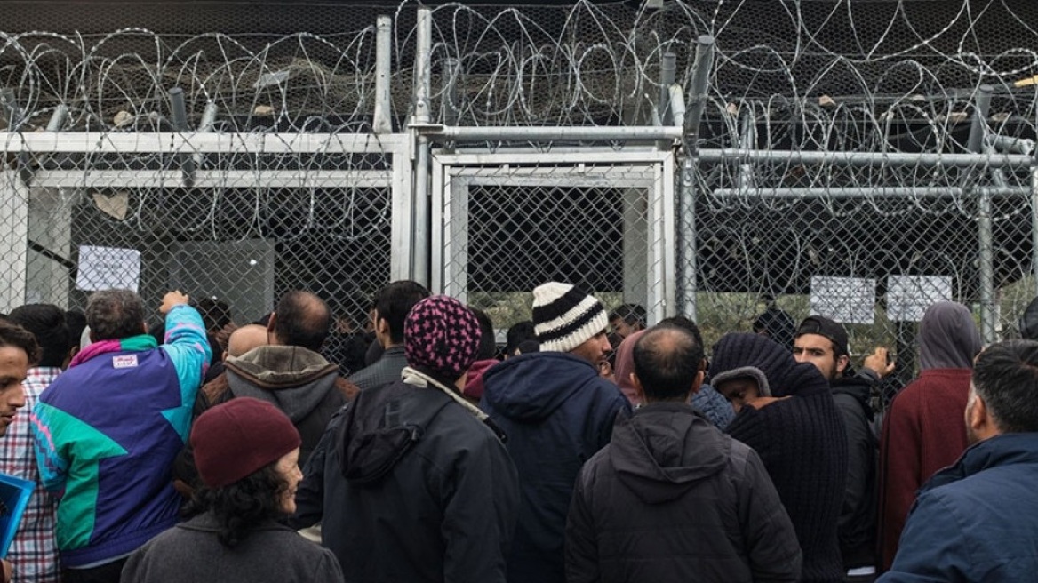 Υπεράριθμοι οι μετανάστες στις δομές φιλοξενίας των Ενόπλων Δυνάμεων