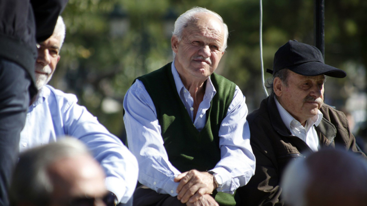 Συντάξεις: Μεγαλύτερο «ψαλίδι» το 2019 για να μην κοπεί η προσωπική διαφορά