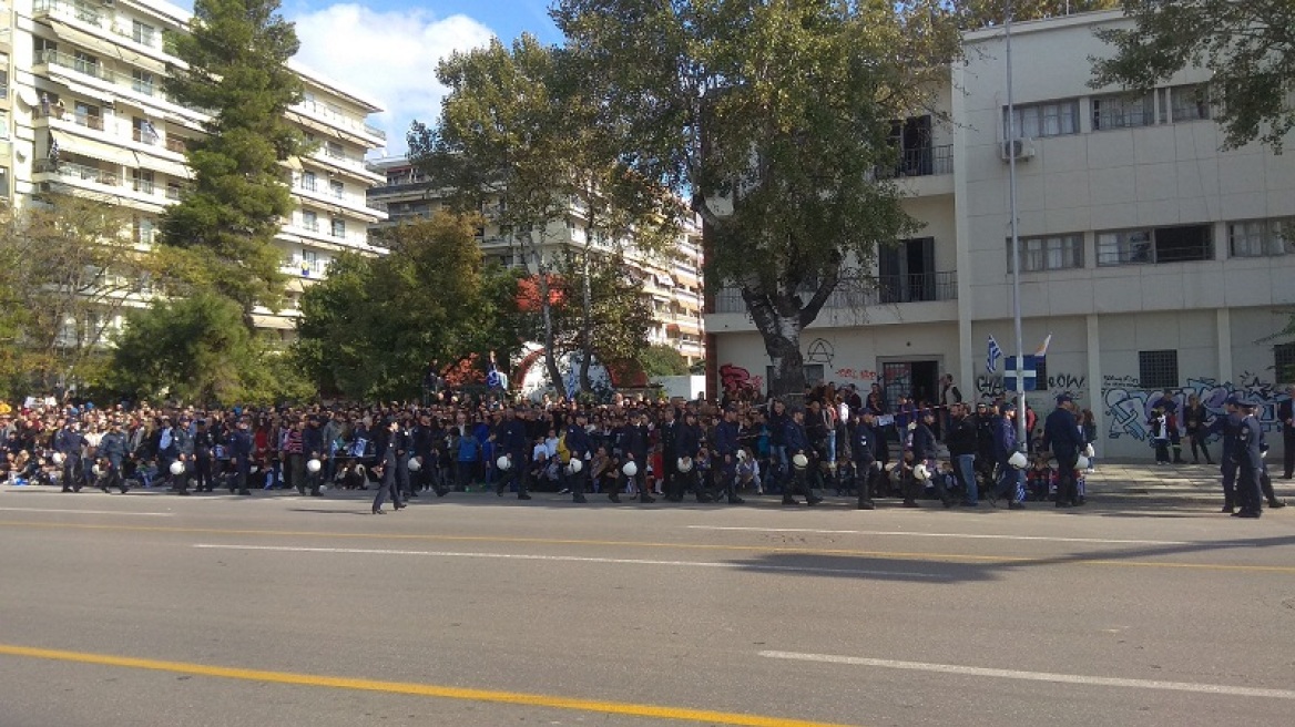 Θεσσαλονίκη: Τα ΜΑΤ «μπλόκαραν» διαμαρτυρία για τη Μακεδονία