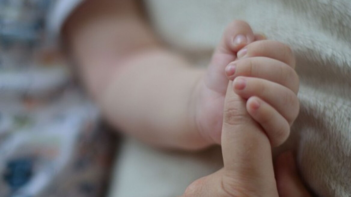 Σε νοσοκομείο της Λυών βρέφος 10 μηνών που κατάπιε κάνναβη