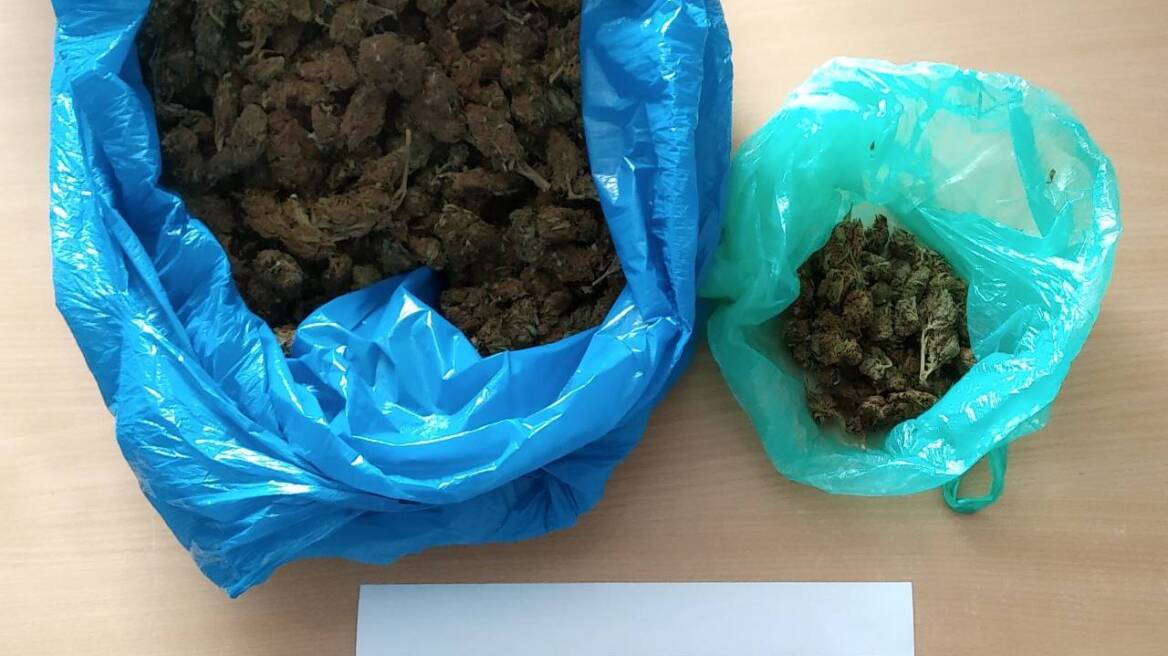 Κάτω από το στρώμα του έκρυβε το χασίς!