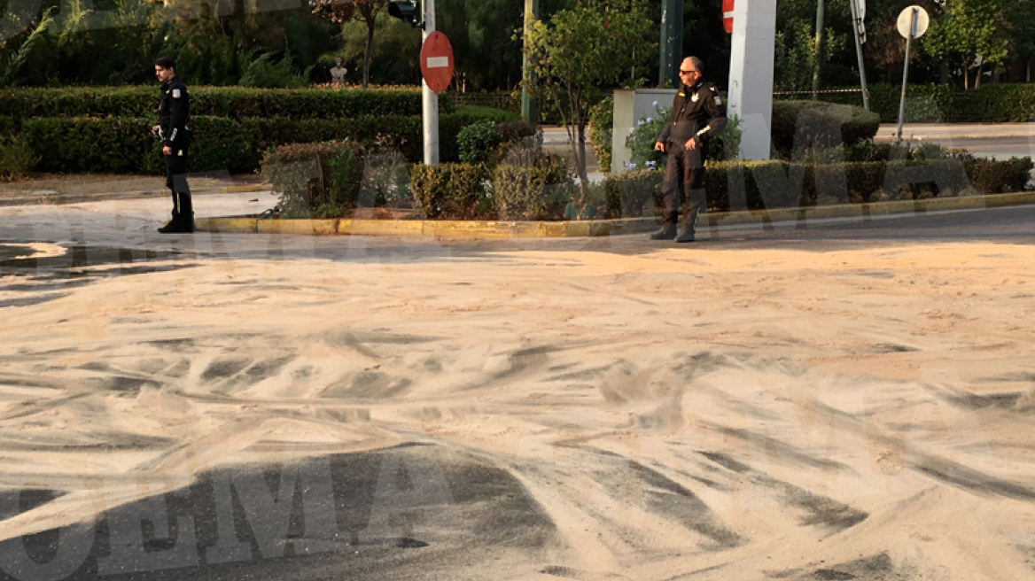 Κυκλοφοριακό μπλακ άουτ στο κέντρο της Αθήνας από λάδια στο οδόστρωμα
