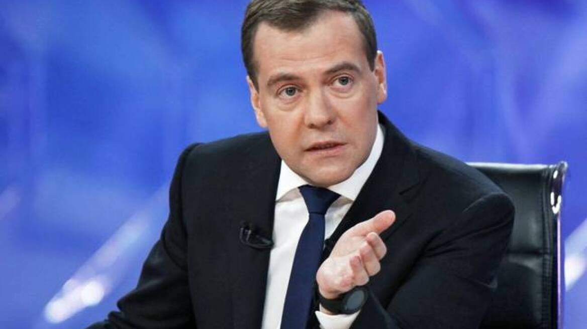 Μεντβέντεφ: Στα αποδεκτά όρια οι τιμές του πετρελαίου