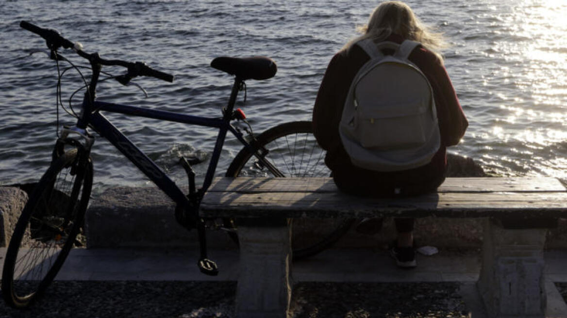 Ποδηλάτισσα τα έβαλε με επίδοξους ληστές στην Εύβοια 