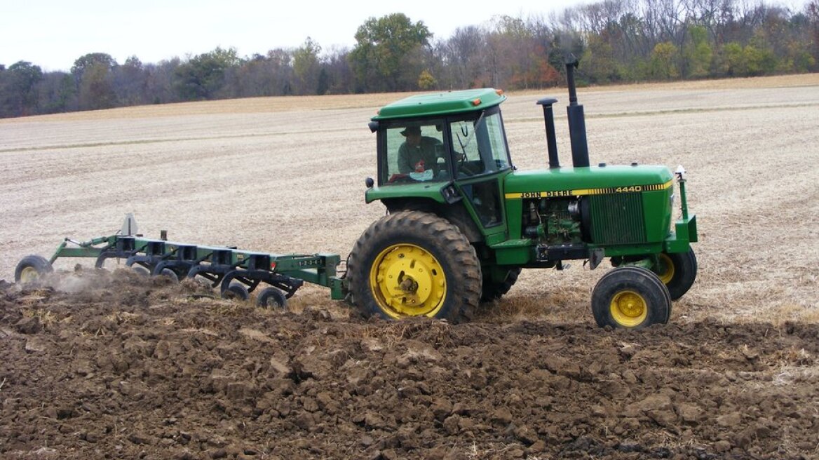 Τραγικός θάνατος αγρότη στον Έβρο - «Κύλησε» το τρακτέρ και τον εγκλώβισε σε τοίχο