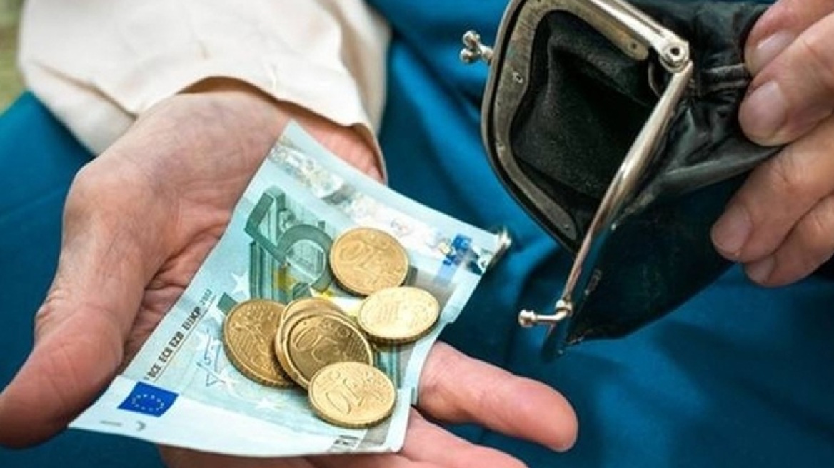 Πάτρα: Προσφέρθηκε να βοηθήσει ηλικιωμένη και την... ξάφρισε