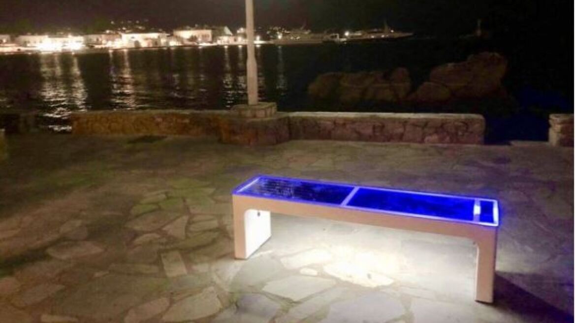 Μύκονος: «Έξυπνα» ηλιακά παγκάκια με... wi-fi - Θα γίνονται μπλε και θα φορτίζουν κινητά