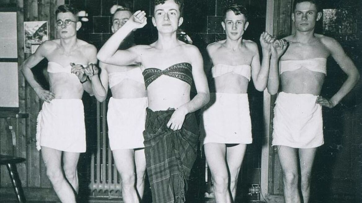 Σπάνιες φωτογραφίες: Οι στρατιώτες του Τρίτου Ράιχ με... φούστες και κραγιόν