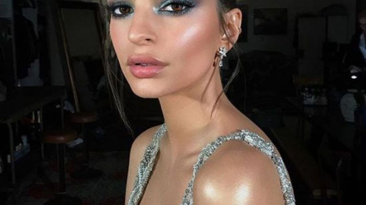 Το μυστικό της Emily Ratajkowski για την super sexy selfie