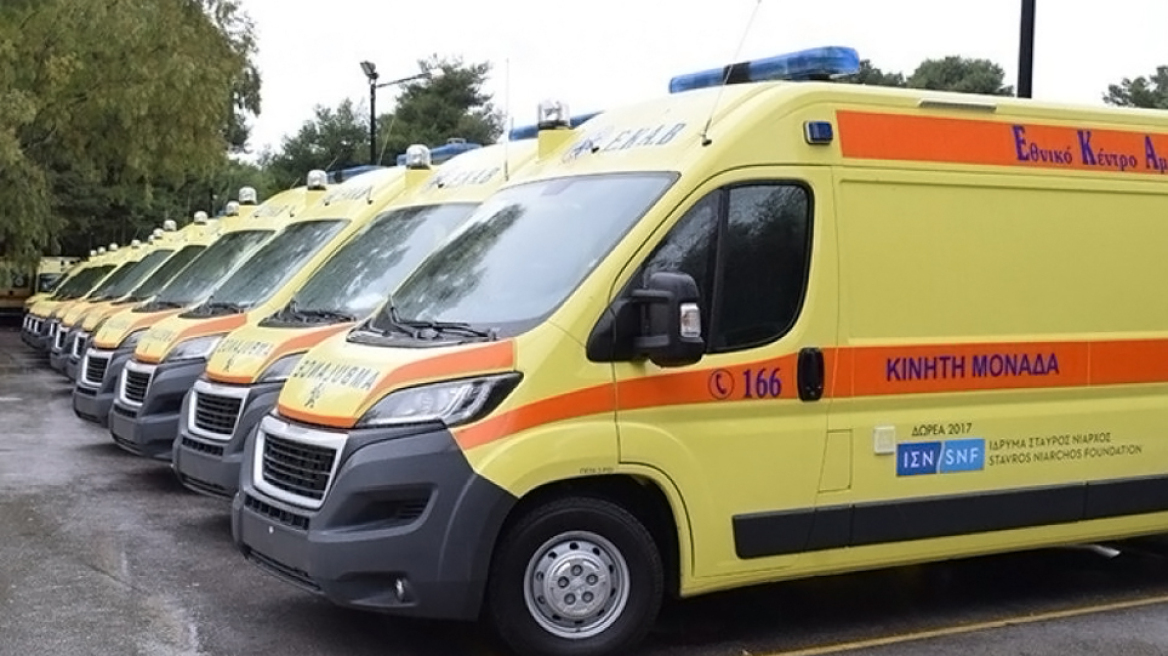 Το ΕΚΑΒ εκπέμπει SOS: Το ίδρυμα Νιάρχος δώρισε 58 οχήματα αλλά ασθενοφόρα δεν υπάρχουν!