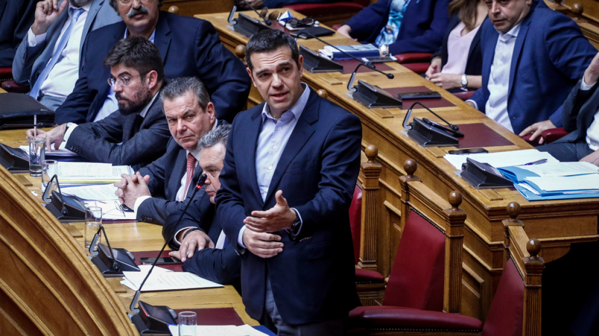 Ο Τσίπρας μιλάει για εκλογές τον Οκτώβρη και μοιράζει από τώρα προσλήψεις