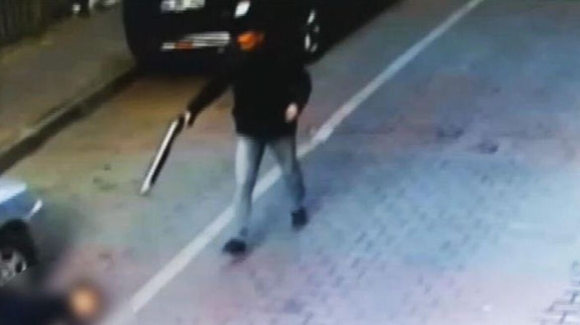 Βίντεο σοκ: Τούρκος έφηβος εκτελεί εν ψυχρώ συμμαθητή του σε δρόμο της Κωνσταντινούπολης!