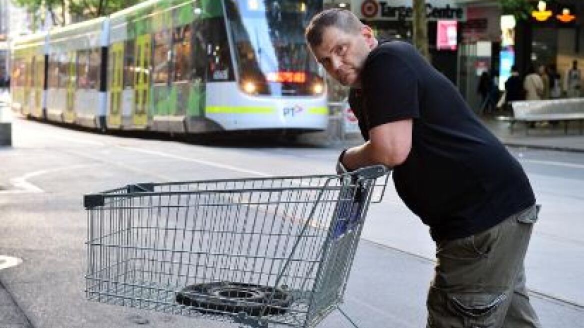 Μελβούρνη: Μάζεψαν 36.000 δολ. για τον άστεγο που τα έβαλε με τον τρομοκράτη