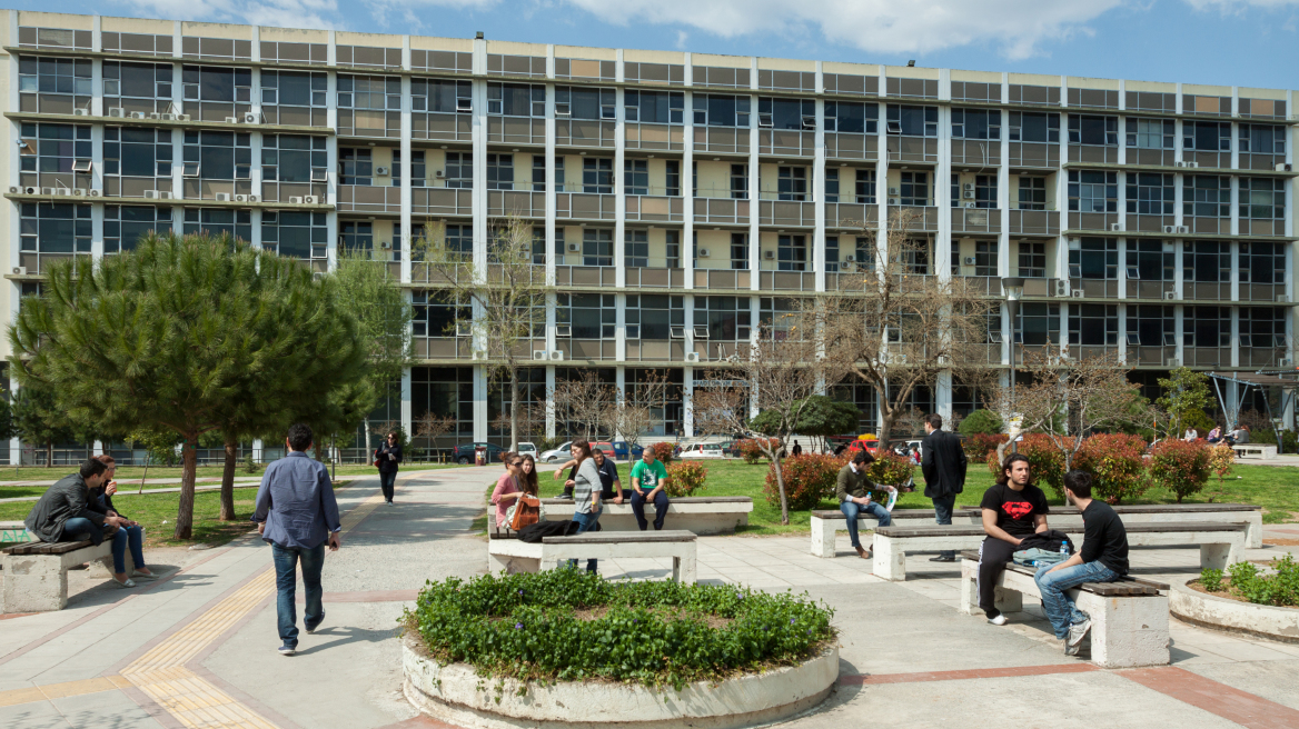 Χτύπησαν και λήστεψαν καθηγητή μέσα στο Αριστοτέλειο Πανεπιστήμιο