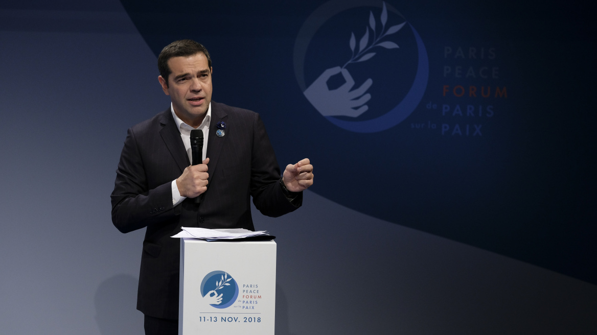 Το Twitter «γλεντά» τον πρωθυπουργό για τον Χίτλερ και τον Μουσολίνι