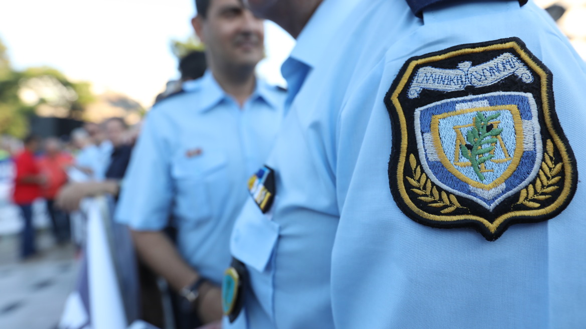 Έρχονται εκλογές: Δωρεάν στα μέσα μεταφοράς αστυνομικοί και πυροσβέστες