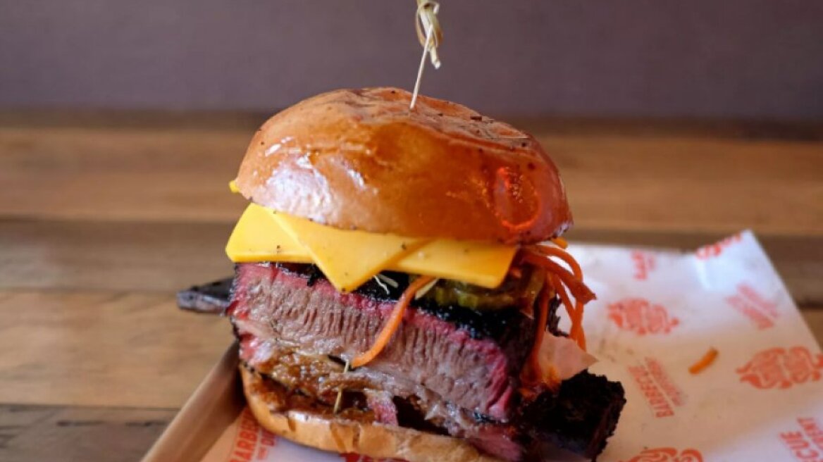  Δείτε το πιο ζουμερό burger στον κόσμο