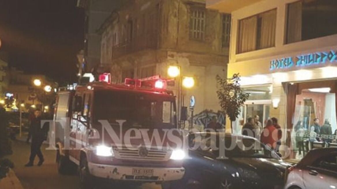 Φωτιά σε ξενοδοχείο στο κέντρο του Βόλου