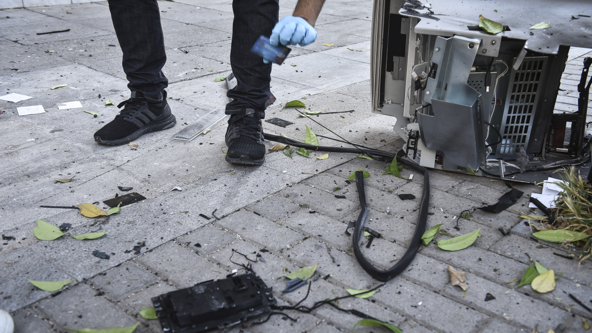 Έκρηξη ΑΤΜ σε σούπερ μάρκετ στους Αγίους Αναργύρους