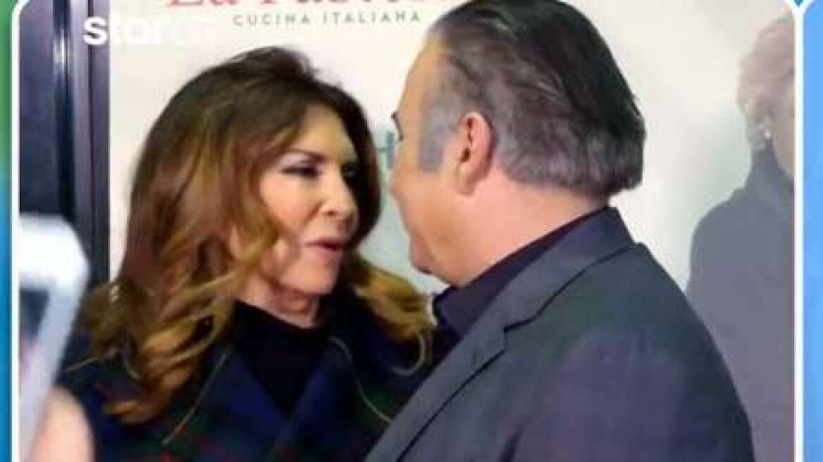 Το είδαμε και αυτό! Μιμή Ντενίση και Λάκης Λαζόπουλος αντάλλαξαν φιλιά και αγκαλιές