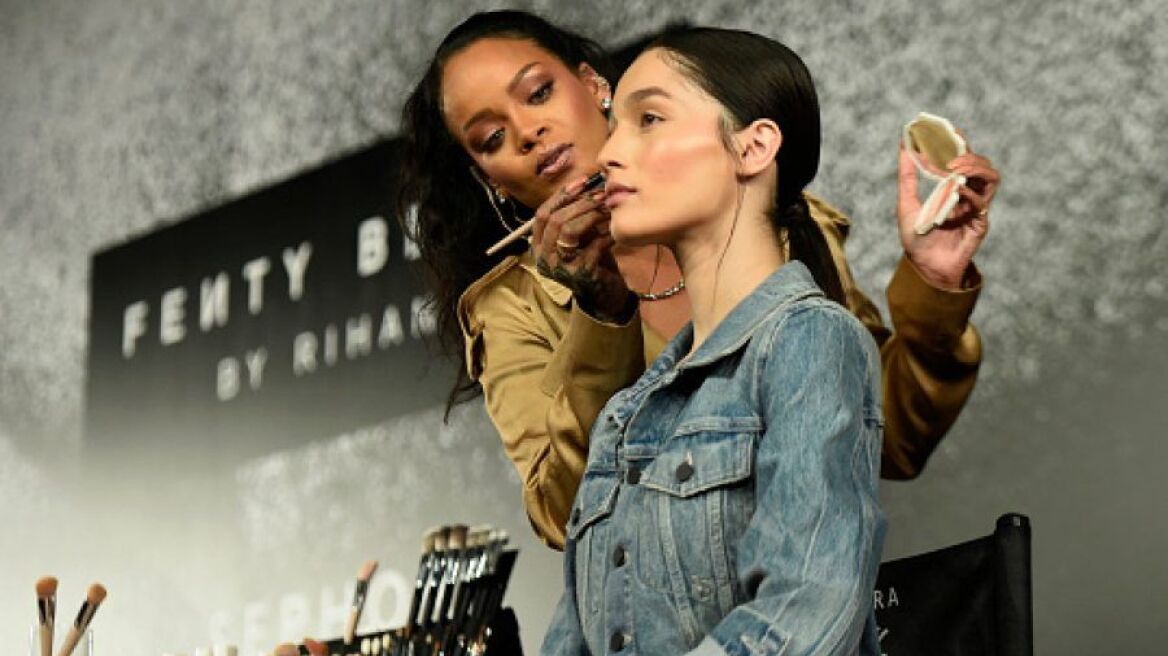 Η Rihanna μας αποκαλύπτει το τελειότερο κόκκινο κραγιόν της 