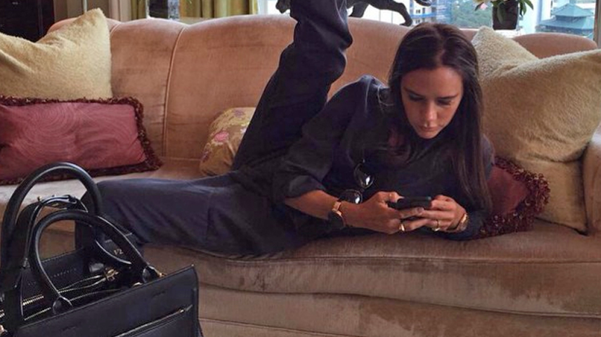 «Πόδια ανοιχτά» η νέα μόδα του Instagram