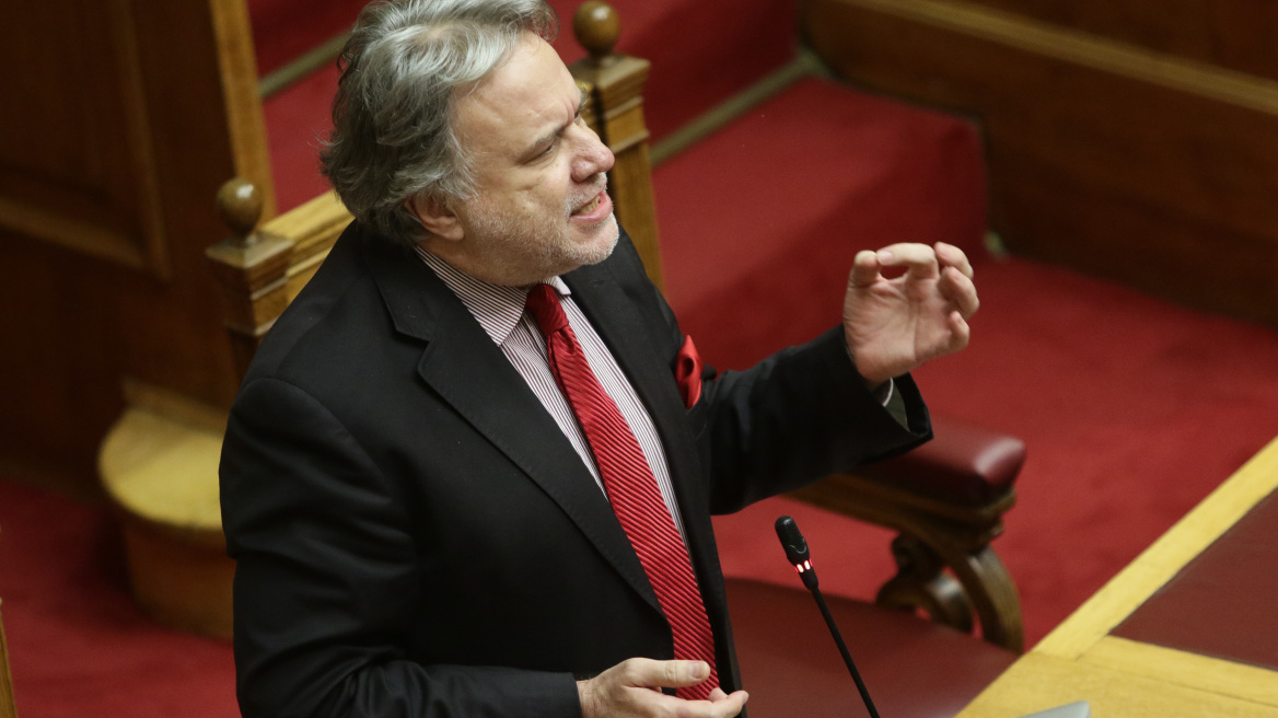 Κατρούγκαλος: To υπουργείο Εξωτερικών δεν έχει συνάψει σύμβαση με τον Σόρος