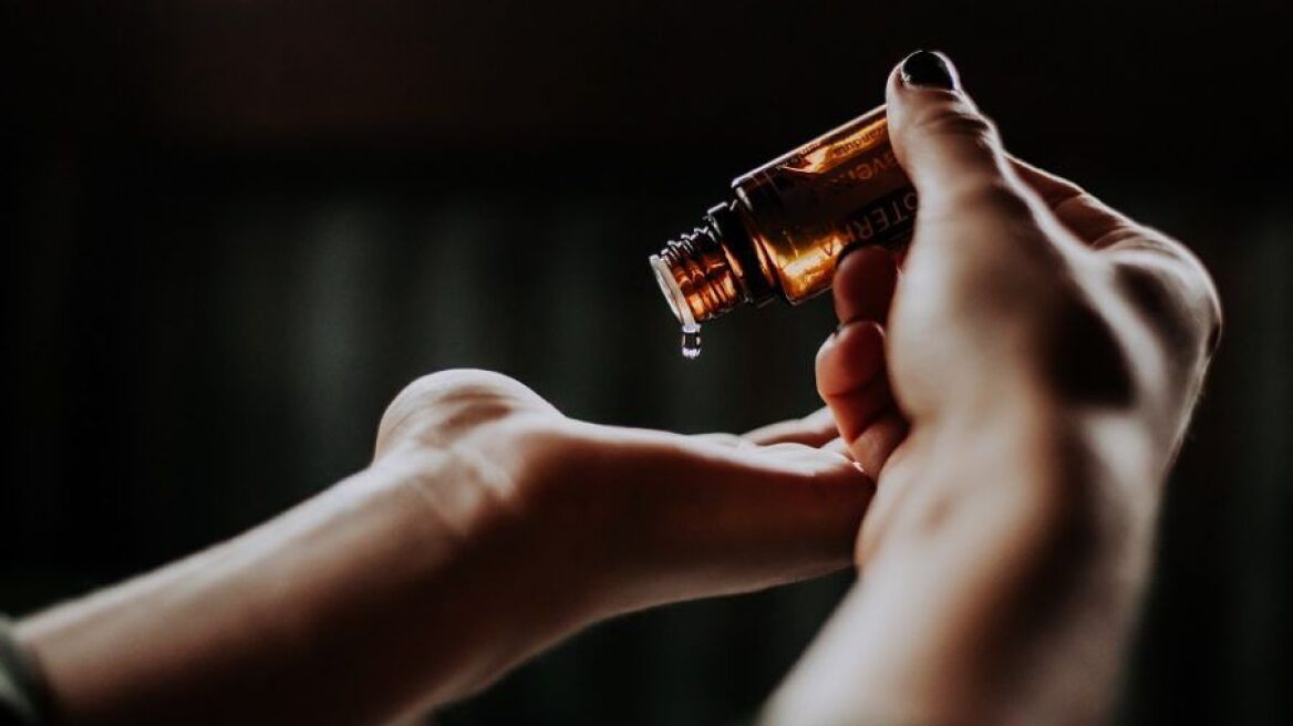 DIY: Φτιάξε μόνη σου το πιο ευεργετικό έλαιο ομορφιάς