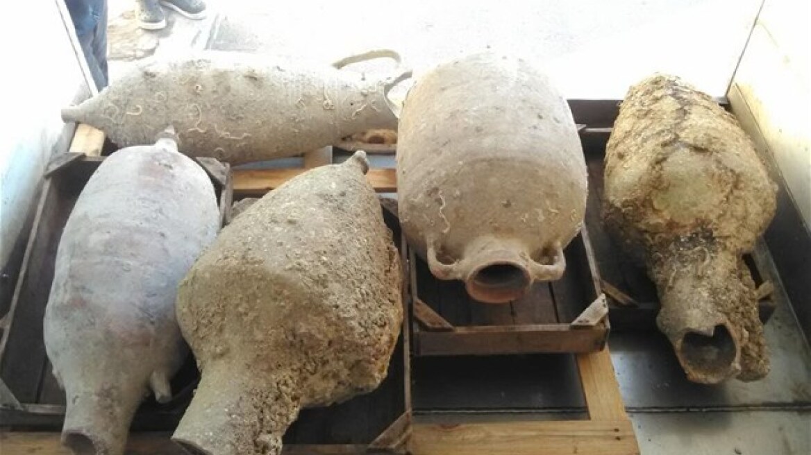 Τα δίχτυα σήκωσαν… αρχαίους αμφορείς στη Λέρο