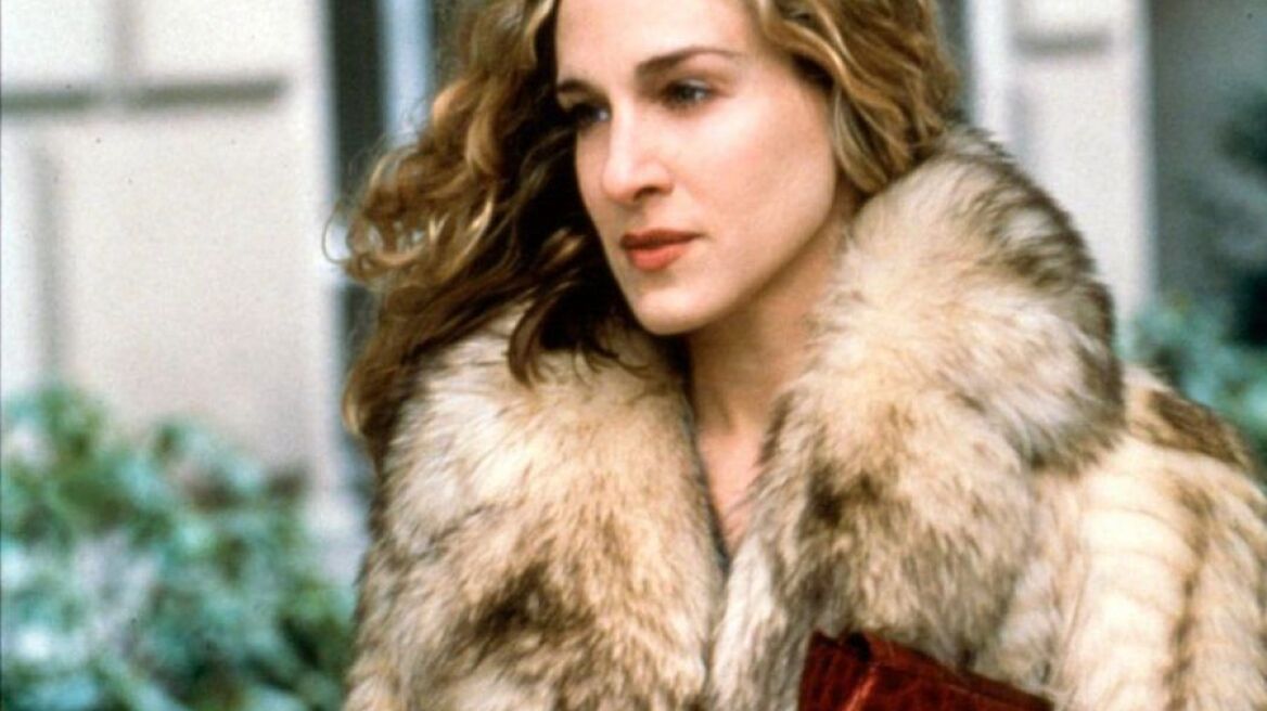 Η τσάντα των 36 ευρώ που θα λάτρευε η Κάρι Μπράντσο 