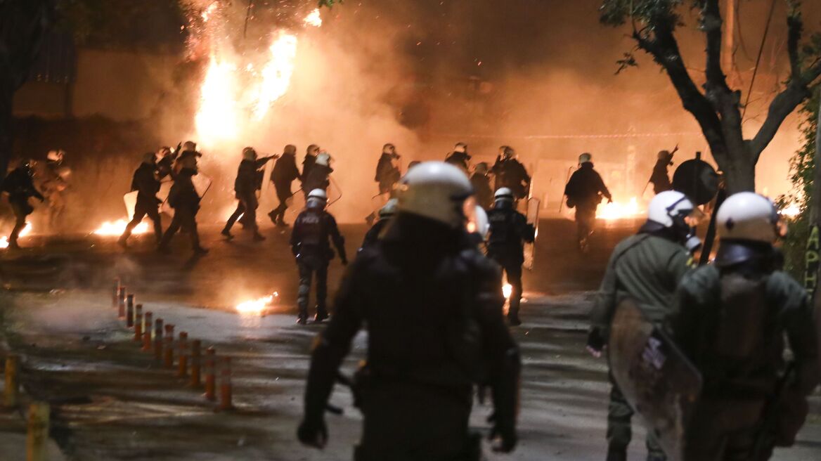 Αναβλήθηκε η δίκη των συλληφθέντων για τα επεισόδια στο Πολυτεχνείο 