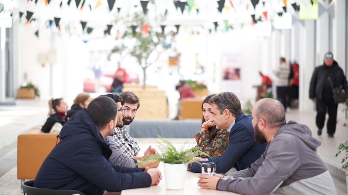 Ο Κυριάκος Μητσοτάκης στο εμπορικό κέντρο και τη Δημοτική Αγορά της Κυψέλης