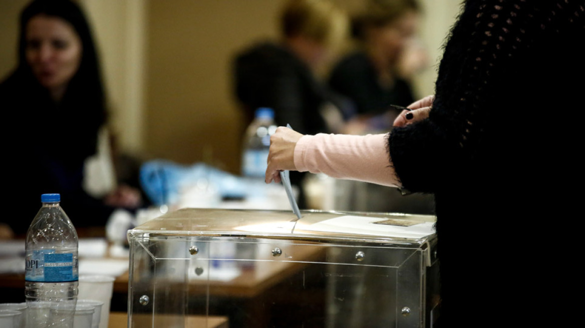 Δημοσκοπήσεις: Ξεκάθαρο προβάδισμα της ΝΔ σε επτά βασικούς τομείς