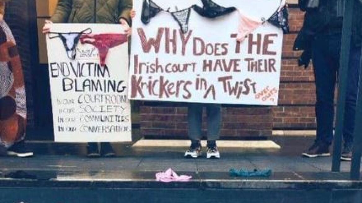 Ιρλανδία: Γυναίκες με εσώρουχα ξεχύθηκαν στους δρόμους μετά την αθώωση 27χρονου για βιασμό 