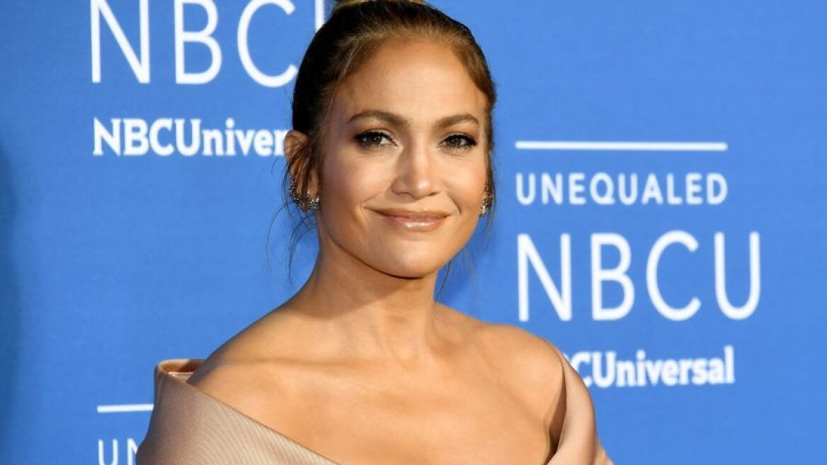 H Τζένιφερ Λόπεζ λανσάρει την τάση του εκτεθειμένου στρινγκ