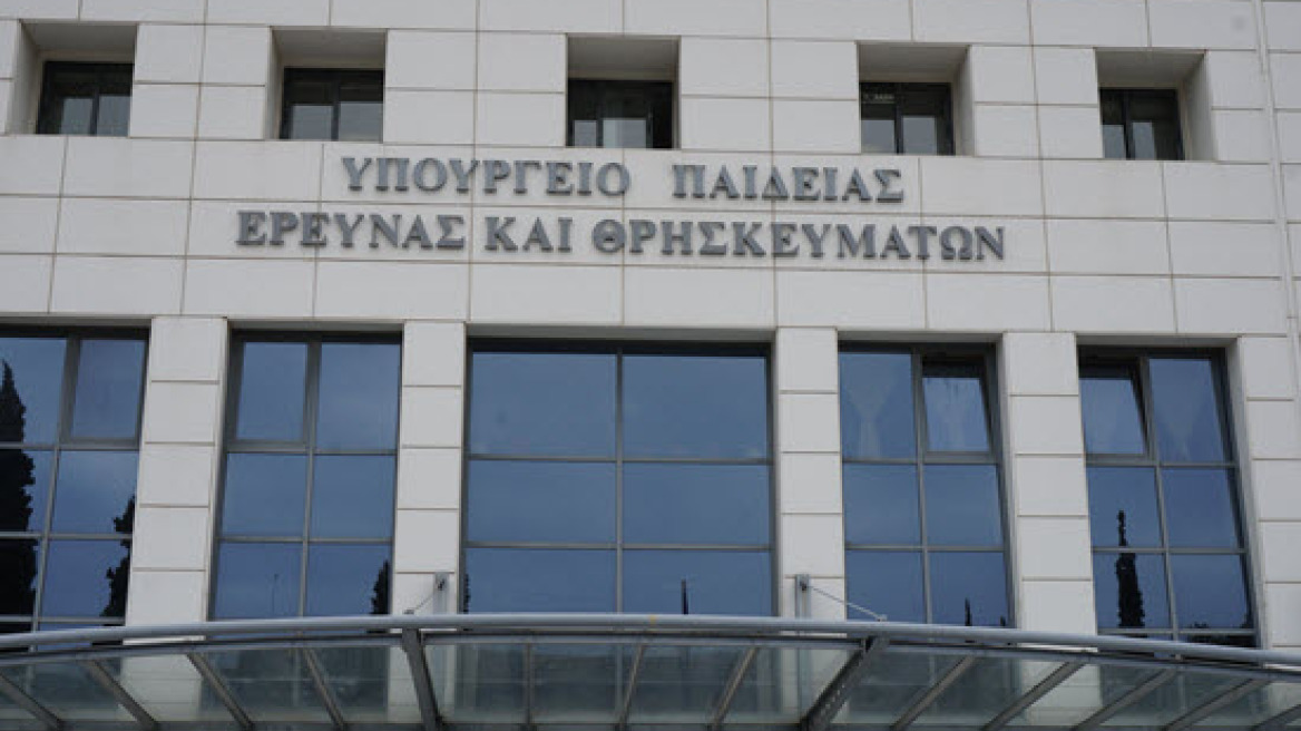 «Αφωνία» για τη δράση της Χ.Α. στα σχολεία καταλογίζει στη ΝΔ ο Γαβρόγλου