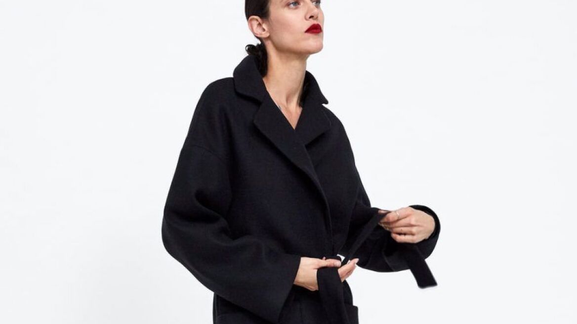 Λατρεύουμε τα πάντα σε αυτό το νέο Zara φόρεμα 