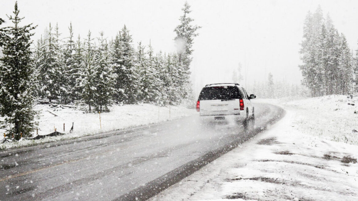 Καιρός: Κακοκαιρία με κρύο, βροχές και χιόνια στα ορεινά