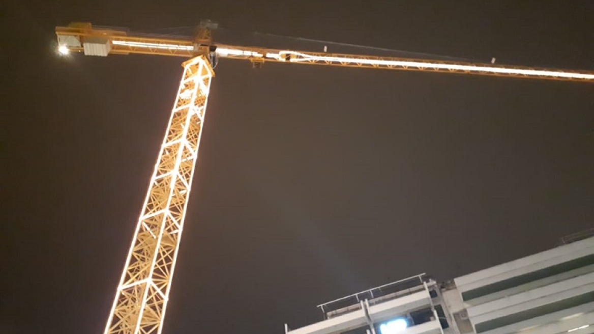 Θεσσαλονίκη: Οι γερανοί του Μετρό... φόρεσαν τα γιορτινά τους