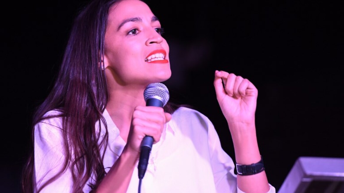 Η νεότερη βουλευτής των ΗΠΑ δηλώνει ότι η νίκη της ήταν τόσο σημαντική όσο η πρώτη προσεδάφιση ανθρώπου στη Σελήνη 