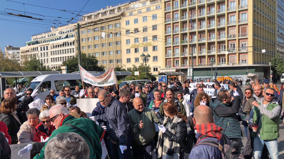 Συγκέντρωση των ΑμεΑ στην πλατεία Κλαυθμώνος: «Τίποτα για εμάς - χωρίς Εμάς»