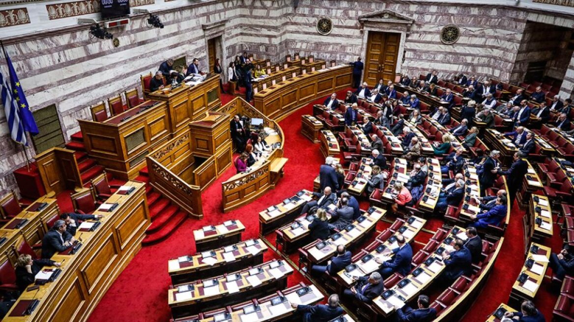 Περικοπή συντάξεων: Ερχεται ρύθμιση στη Βουλή για την ακύρωση του μέτρου