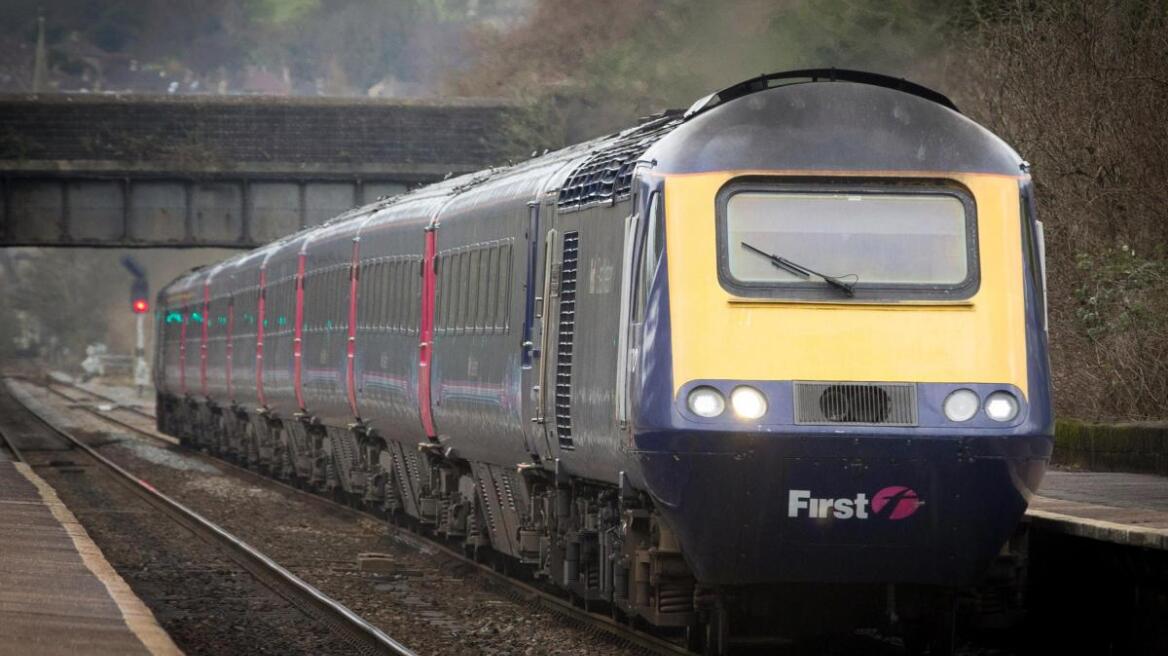 Νεκρή γυναίκα στο Μπρίστολ: Έβγαλει το κεφάλι της έξω από το παράθυρο τρένου για να δει τη θέα!