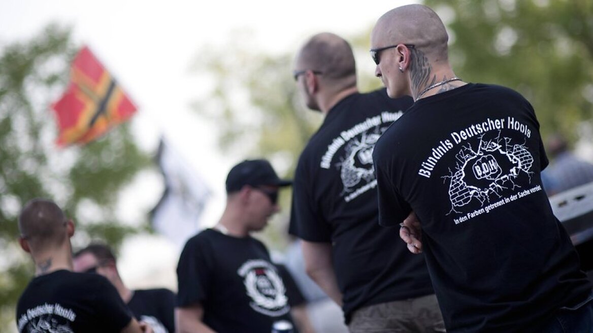 EUobserver: Εκατοντάδες καταζητούμενοι νεοναζί παραμένουν ασύλληπτοι στη Γερμανία